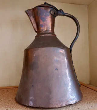 Jarra antigua decorativa.