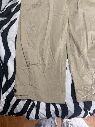 Pantalón de pinzas ancho beige y chaqueta