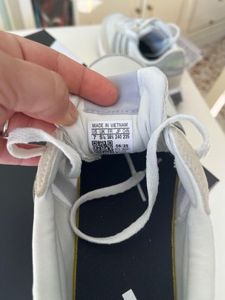 Deportivas Adidas Blancas y Plateadas