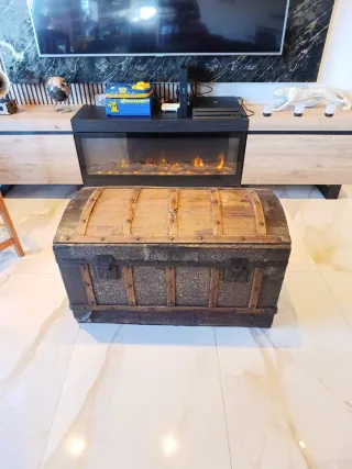 Baúl antiguo madera y metal