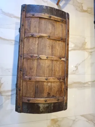 Baúl antiguo madera y metal