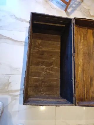 Baúl antiguo madera y metal
