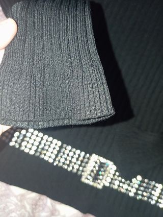 Jersey cuello cisne negro adornos