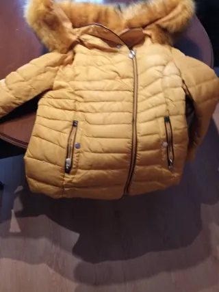 Cazadora niña plumas, amarilla, talla S