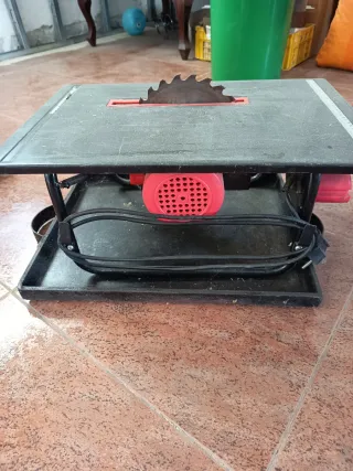 Sierra de mesa para cortes precisos