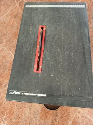 Sierra de mesa para cortes precisos