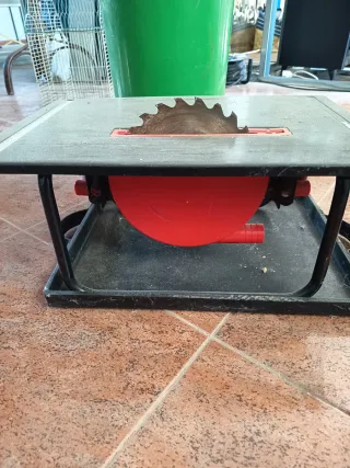 Sierra de mesa para cortes precisos