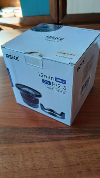 Objetivo Meike 12mm f/2.8 para 4:3