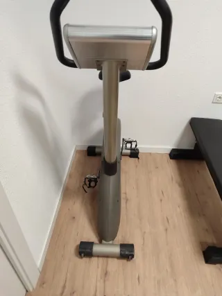 Bicicleta estática gris