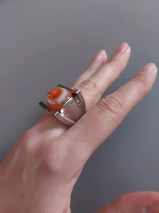 Anillo con piedra agata.