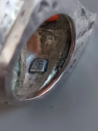 Anillo con piedra agata.