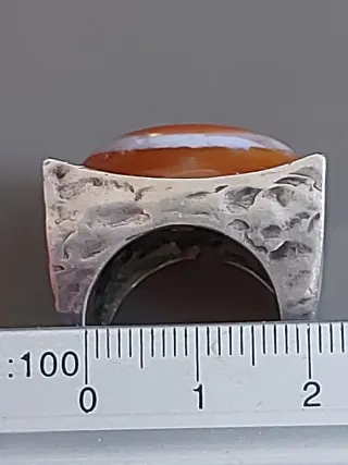 Anillo con piedra agata.