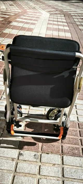 Carro andador Mobiclinic plegable con bolsa