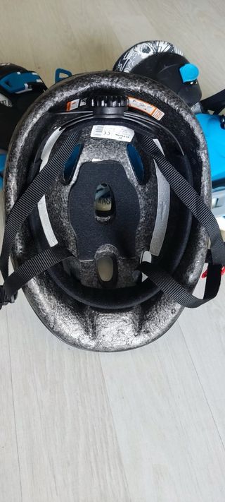 Patines ajustables T32-34 + Casco Azul y funda.