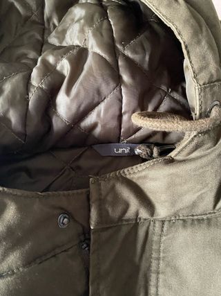 Chaqueta verde con capucha