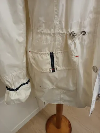 Chaqueta impermeable mujer blanca