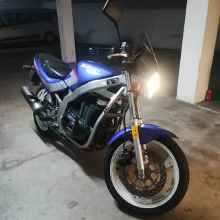 Suzuki GS 500E Azul