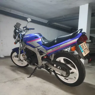 Suzuki GS 500E Azul