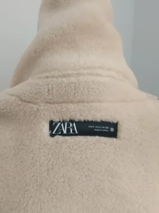 Abrigo Zara efecto ante con pelo suavecito.