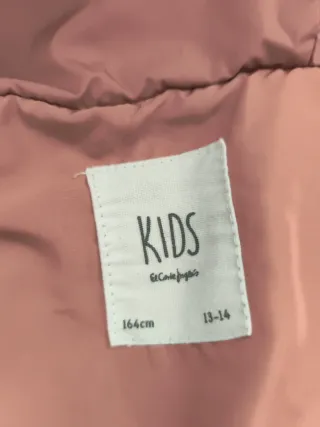 Cazadora rosa con capucha y pelo