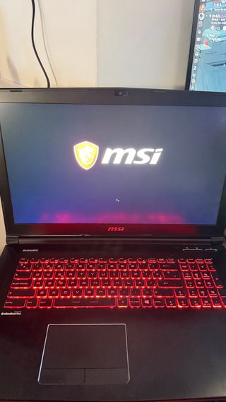 Portátil MSI 17 Negro y Rojo