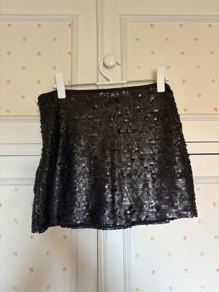 Falda mini lentejuelas negra Zara