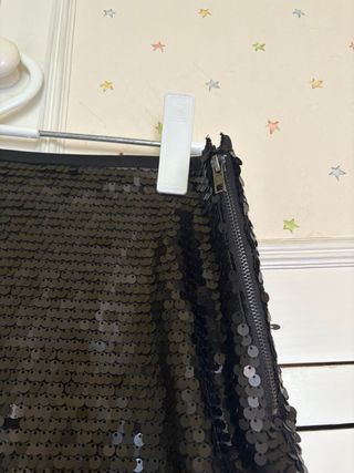 Falda mini lentejuelas negra Zara