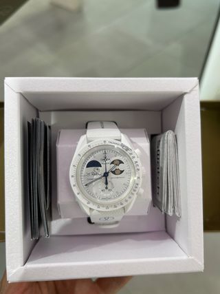 Swatch x Omega Snoopy Moonshine Oro Blanco