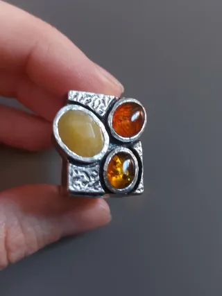 Anillo con piedras ámbar y plata