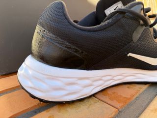 Nike Revolution 6 Hombre Negro/Blanco