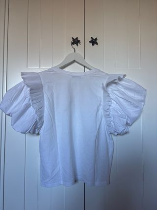 Camiseta Zara volantes blanca
