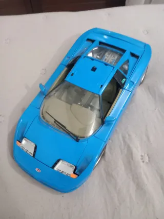 Modellino Bugatti Bburago anni '90 1:18