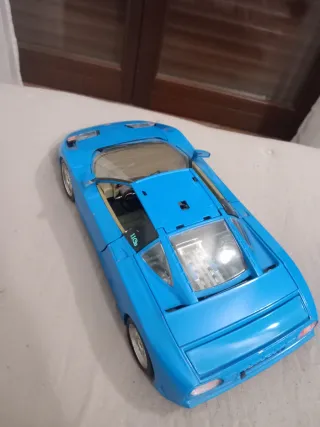 Modellino Bugatti Bburago anni '90 1:18