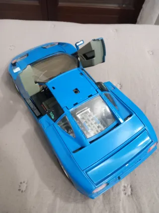 Modellino Bugatti Bburago anni '90 1:18