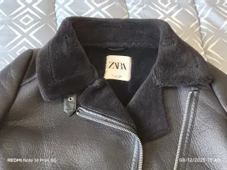 Cazadora Zara efecto piel negra