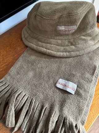 Gorro y bufanda polar Disney Dinosauro