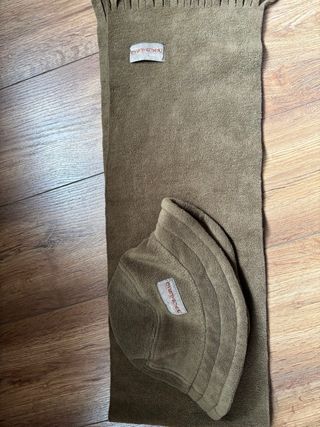 Gorro y bufanda polar Disney Dinosauro