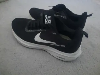 Zapatillas Unisex Negras y Blancas