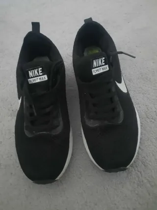 Zapatillas Unisex Negras y Blancas