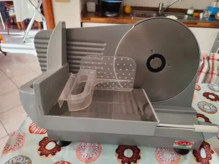 Affettatrice elettrica CAD