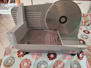 Affettatrice elettrica CAD