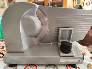 Affettatrice elettrica CAD