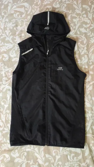 Chaleco cortavientos con capucha talla S