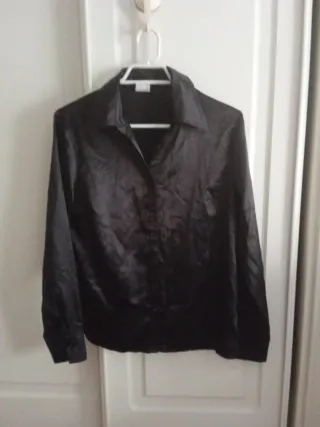 Blusa negra elegante talla 44.