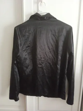 Blusa negra elegante talla 44.