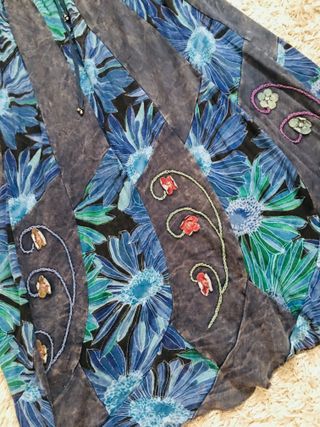 Falda larga bordada floral