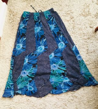 Falda larga bordada floral