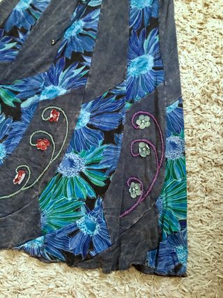 Falda larga bordada floral