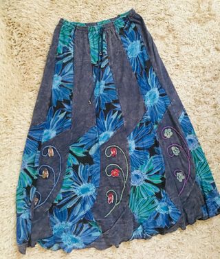 Falda larga bordada floral