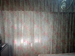 Colcha, cojines y cortinas